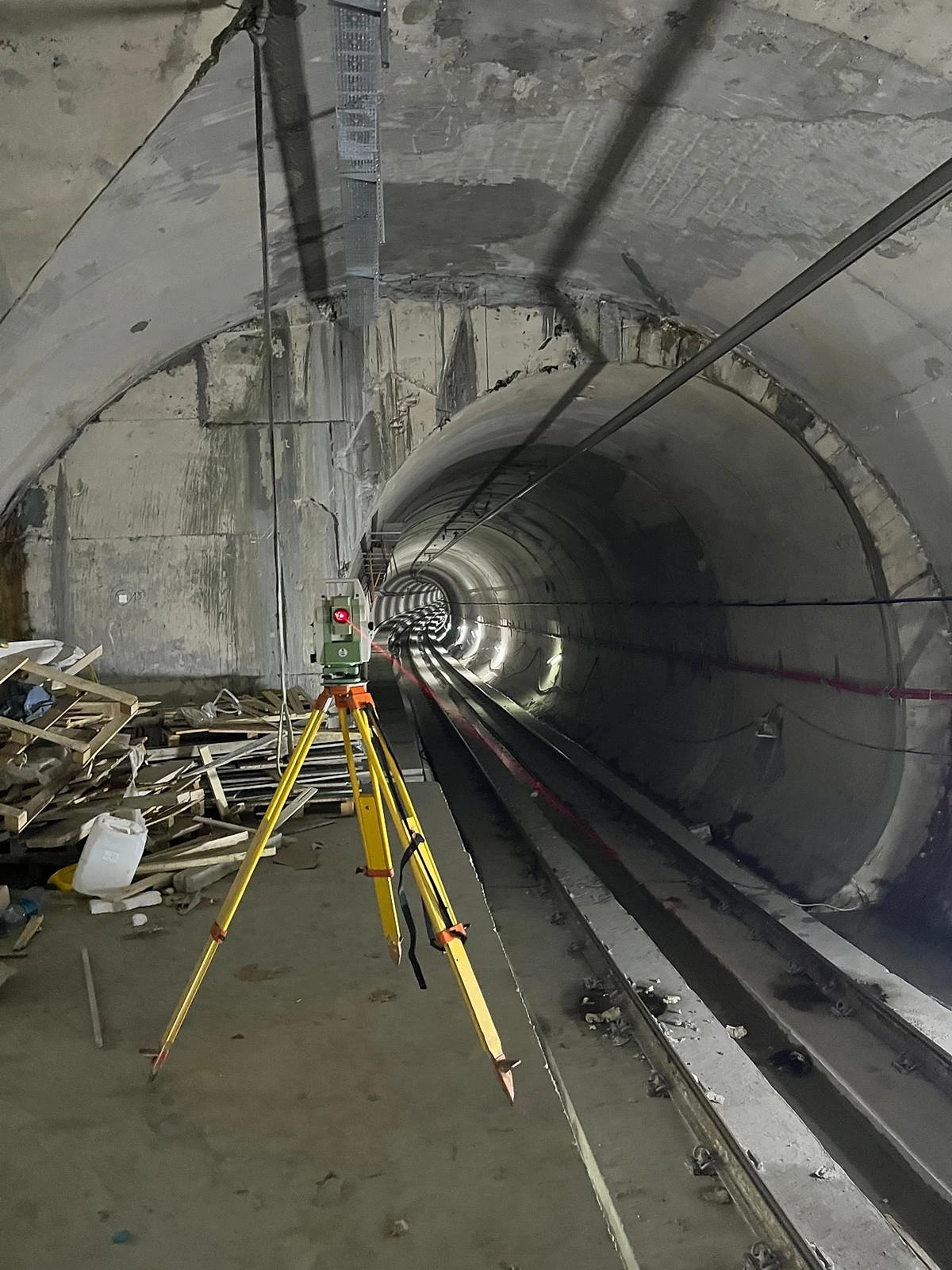 Tünel içinde total station ile güzergâh ölçümü